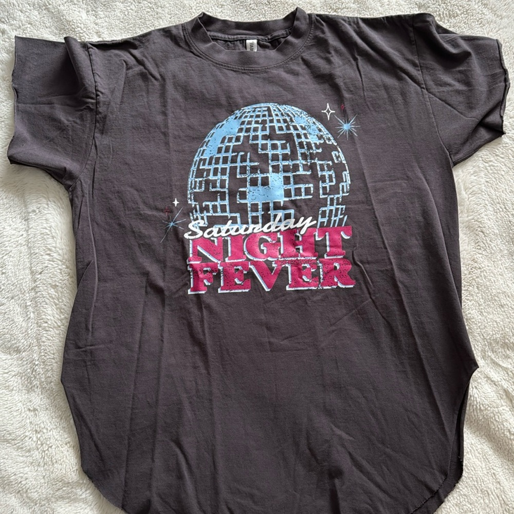 Pebby forever side slit tee disco